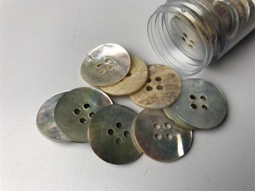 Perlemor knap - natural og 4 huller, 20 mm